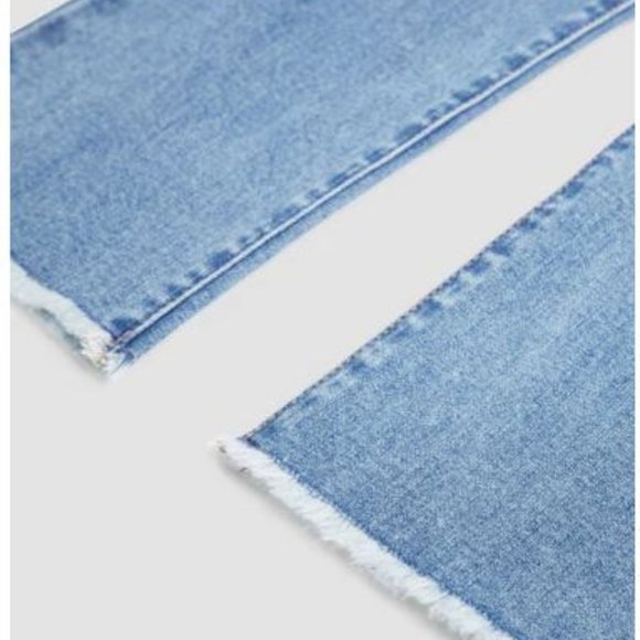 LAURA: Frayed Hem Denim Capris - blue - Picture 7 of 9